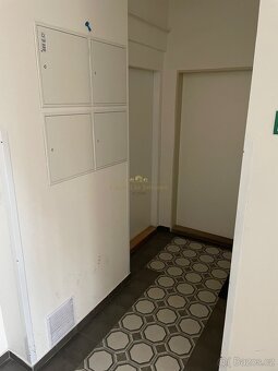 Pronájem garsoniéry, 19.2 m2, vybaveno, Pod Labuťkou, Praha - 5