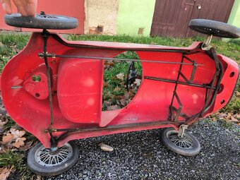 Šlapací autíčko značky Ferrari - 5