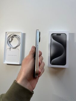 Apple iPhone 15 PRO 128 GB Bílý titan - 5