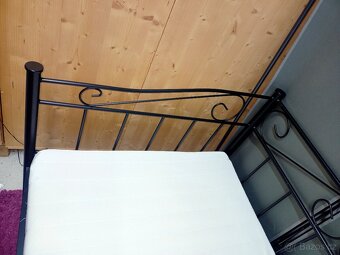 Prodám hezkou postel 90 x 200 cm - 5