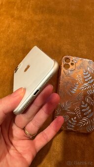 IPhone 11 64GB bily, pěkný stav - 5