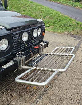 Nerezový, sklopný rám na Land Rover Defender TD4 a TD5 - 5