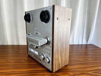 Kotoučový magnetofon AKAI GX646, registruje cívku. Funguje d - 5