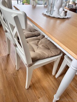 Jídelní stůl, 4 židle, barová židle a podsedáky - 5