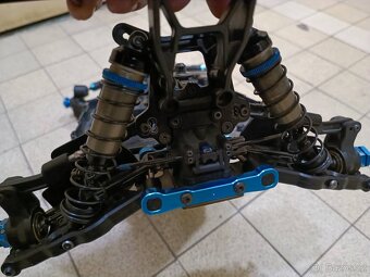 Team Associated - 5