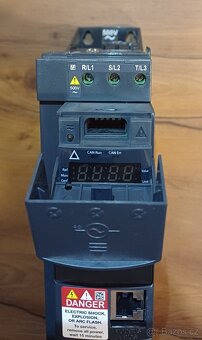 Frekvenční měnič 2,2kW 3-fázový ATV320U22N4B - 5