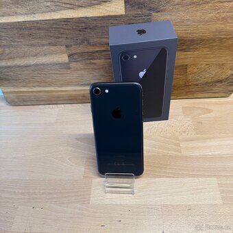 iPhone 8 64GB, černý (12 měsíci záruka) - 5