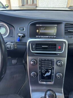 Volvo V60 D3 120kw manuál 2011 - 5
