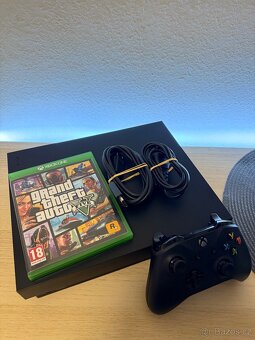 XBOX ONE X 1TB V TOP STAVU - 5