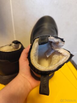 Zateplené černé kotníkové boty - 5