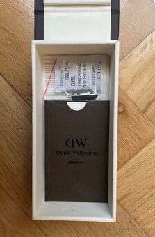 Hodinky Daniel Wellington - černý ciferník, zlaté pouzdro - 5