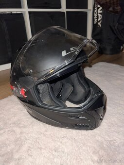 Helma na motorku LS2 - 5
