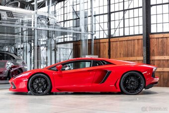 Lamborghini Aventador LP700-4 z roku 2013 - 5