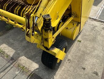John Deere 630A Grass Pickup - 5