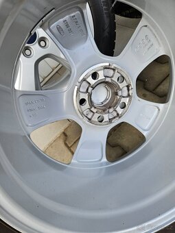 Orig. Ford 5x108 Zimní 235/55/17 - top - 5