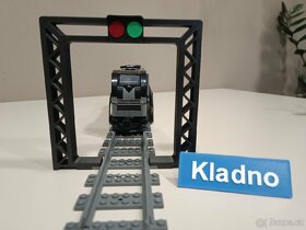 Unikátní železniční průjezd, kompatibilní s LEGO kolejemi.
 - 5