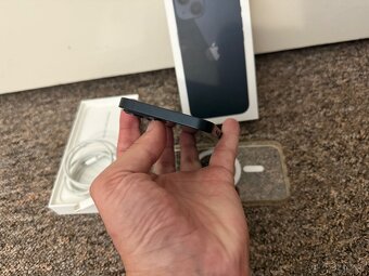 Apple iPhone 13 128gb Midnight. 100% stav, 22m zaruka, obal. - 5