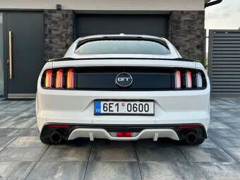 Ford Mustang 5.0Ti-VCT V8 GT nové v ČR 9900km - 5