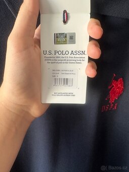 Tmavě modré polo tričko U.S. Polo Assn. s červenými detaily - 5