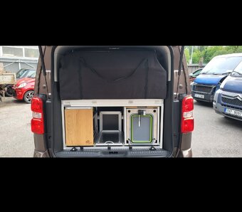 Peugeot Traveller obytný 8 míst - 5