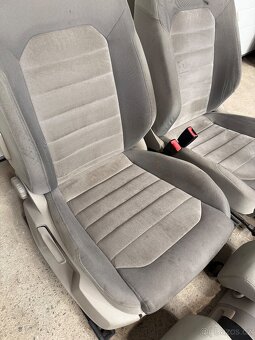 Světlé sedačky Golf 7 - ALCANTARA - 5