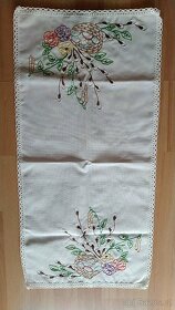 Vyšívaný ubrus - 5