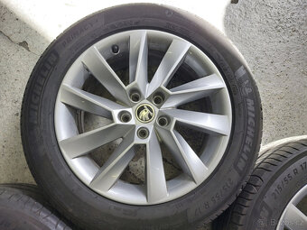 Originál alu kola 17" na Škoda Superb III. letní Michelin - 5