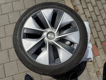 Sada 19″ kol Gemini a zimních pneumatik - Tesla Y - 5