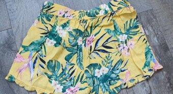 Kraťásky s volánkovým lemem vel.158/164 zn.H&M - 5
