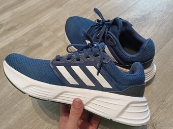 NOVÉ - Boty Adidas, tmavě modrá (GALAXY 6 M), vel. 41 - 5