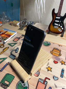 iPhone 8, Vesmírně šedá, 64GB + 2 obaly - 5