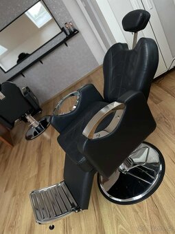 Prodám téměř nové barber křeslo. - 5