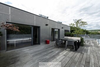 Pronajem vybaveného penthousu 5+kk 150m2 plus terasa 81m2 a - 5