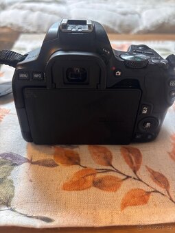 Canon EOS 2000D+ objektiv 18-55 mm IS II + brašna - 5