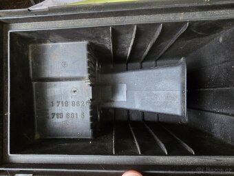 BMW E34 M20 Horní kryt sání vzduchu Airbox 1787097 - 5