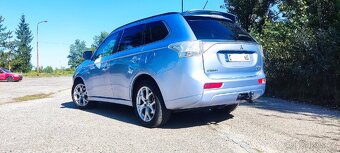 Mitsubishi Outlander PHEV - 5