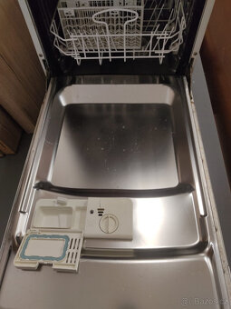 Whirlpool myčka nádobí 45 cm bílá - 5