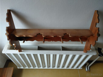 Dřevěná vyřezávaná polička - 5