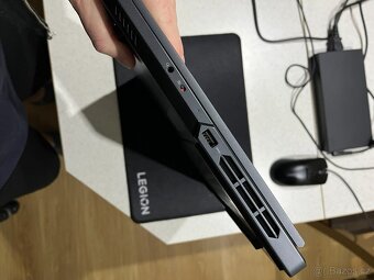 Lenovo Legion Pro 5 16IRX9 - 5