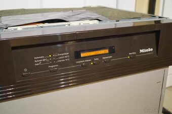 Hnědá vestavná myčka Miele G5650 SCi, tři koše - 5