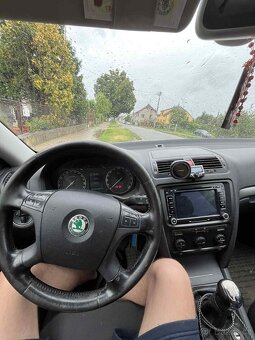 Škoda Octavia 1.6 FSI - 5