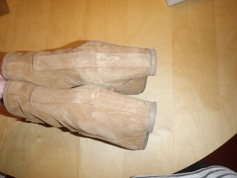 dámské semišové kotníkové kozačky - vel. 38 - 5