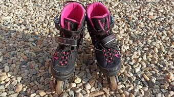 Dětské helmy cca do 10 let a brusle nastavitelné - 5