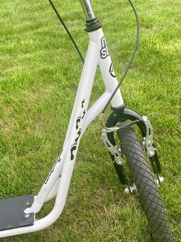 Bílá koloběžka Master - 5