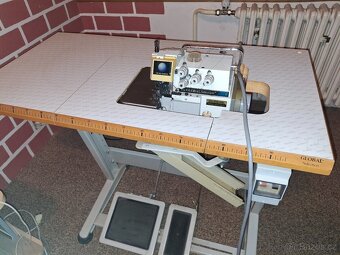 Průmyslový šicí stroj - overlock - 5