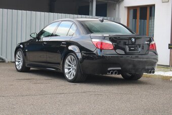 BMW E60 M5 5.0 V10 - 5