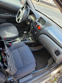 Nissan Almera 1.8i - 5