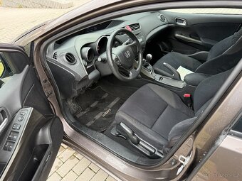Honda Civic 1.8 i-VTEC 104 kW, jen 115.875 km, rok 2012 - 5