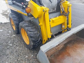 Prodám smykem řízený nakladač Fermec 526 hmotnost 2,7t motoh - 5