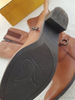 Kožené kozačky pc: 4890kč vel.38 - 5